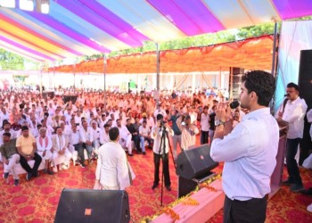 युवा नेता अविराज भूपेन्द्र सिंह के नेतृत्व में नशा मुक्ति को लेकर क्षत्रिय समाज का सम्मेलन, रोड शो में सैकड़ों गाड़ियों का काफिला बना चर्चा का विषय 