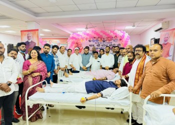प्रधानमंत्री नरेंद्र मोदी के जन्मदिन पर विशेष रूप से सजा भाजपा कार्यालय जिला अध्यक्ष श्याम तिवारी सहित 135 लोगों ने किया रक्तदान