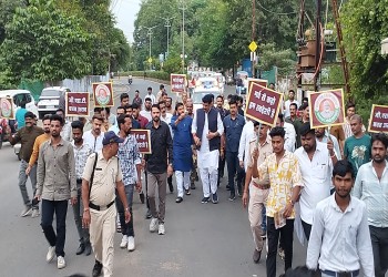 जीएसटी उत्सव के चलते कैबिनेट मंत्री गोविंद सिंह ने निकाली जनजागरण रैली, तिली से मेडिकल कॉलेज रोड के दुकानदारों से की मुलाकात