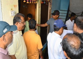 सागर के छत्रसाल नगर कॉलोनी का निरीक्षण 204 आवासों की जांच 73 अपात्र मिले नगर निगम आयुक्त ने की कार्यवाही