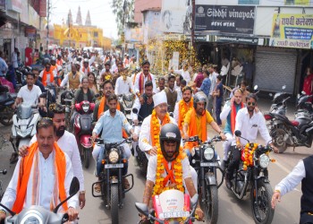 बड़ी नदी पर स्वच्छता व पौधा रोपण चकराघाट से जल एकत्र कर वाराणसी की ओर रवाना हुई जल,जन सेवा’ यात्रा, जगह-जगह सागर वासियों ने किया यात्रा का आत्मीय स्वागत - नगर विधायक शैलेन्द्र जैन हुए शामिल