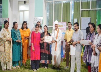 नशामुक्त समाज का संदेश दे रहे बच्चों की चित्रकला प्रदर्शनी का विधायक शैलेंद्र कुमार जैन ने किया अवलोकन