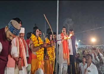 पीटीसी मैदान में 2 मिनट में जला 51 फीट का रावण, सतरंगी आतिशबाजी के साथ गूंजे जय श्रीराम के नारे